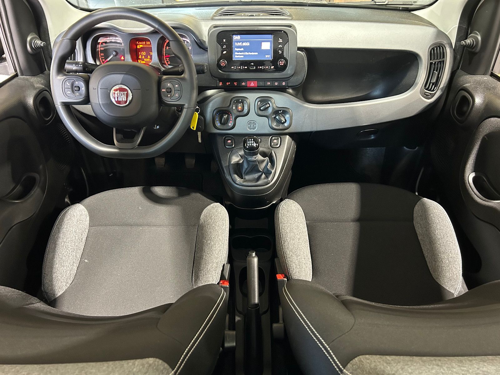 Fahrzeugabbildung Fiat Panda Base/KLIMA/4-TÜRER/DAB/ALLWETTER