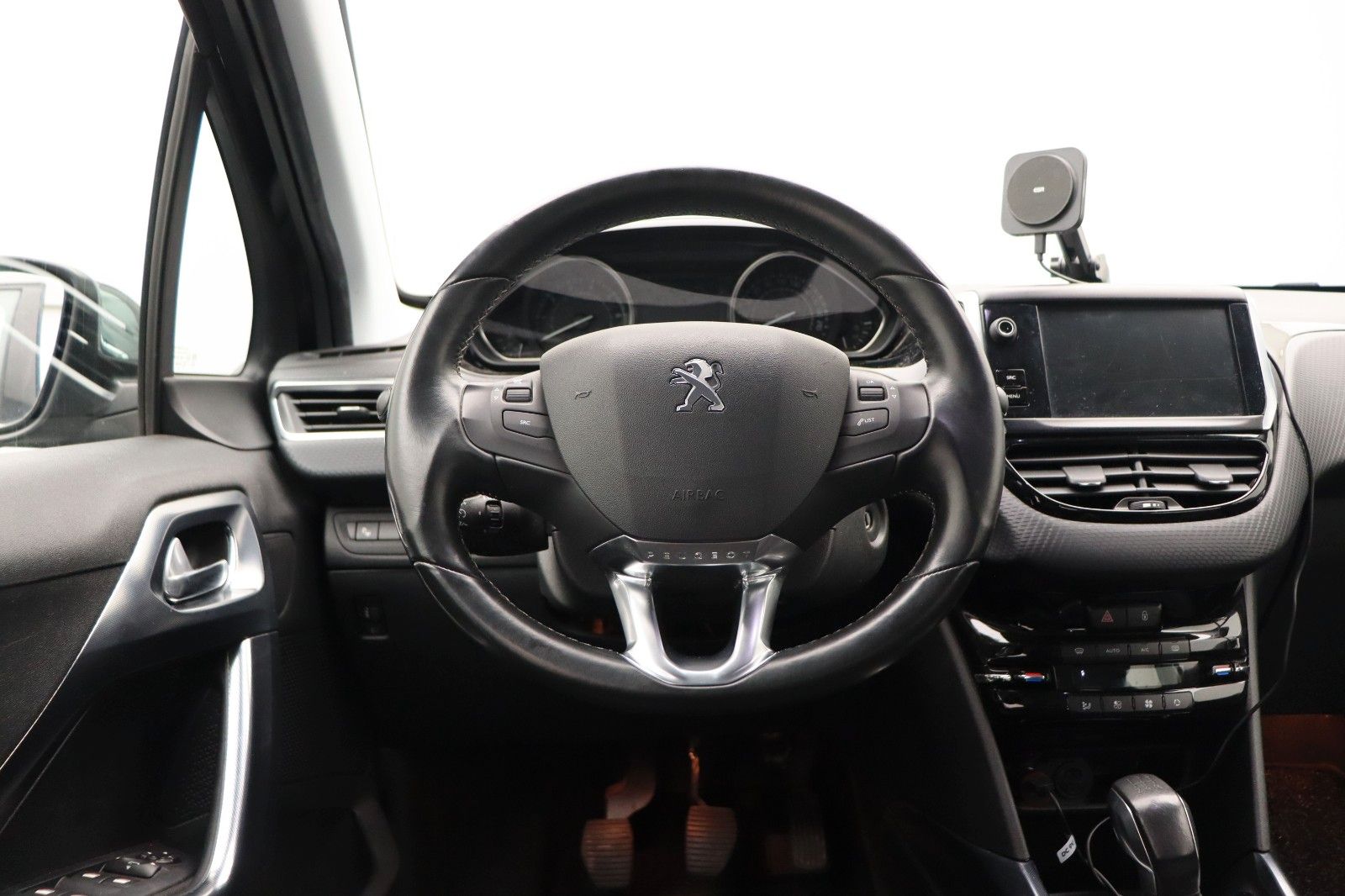 Fahrzeugabbildung Peugeot 2008 1.6 Allure NAVI