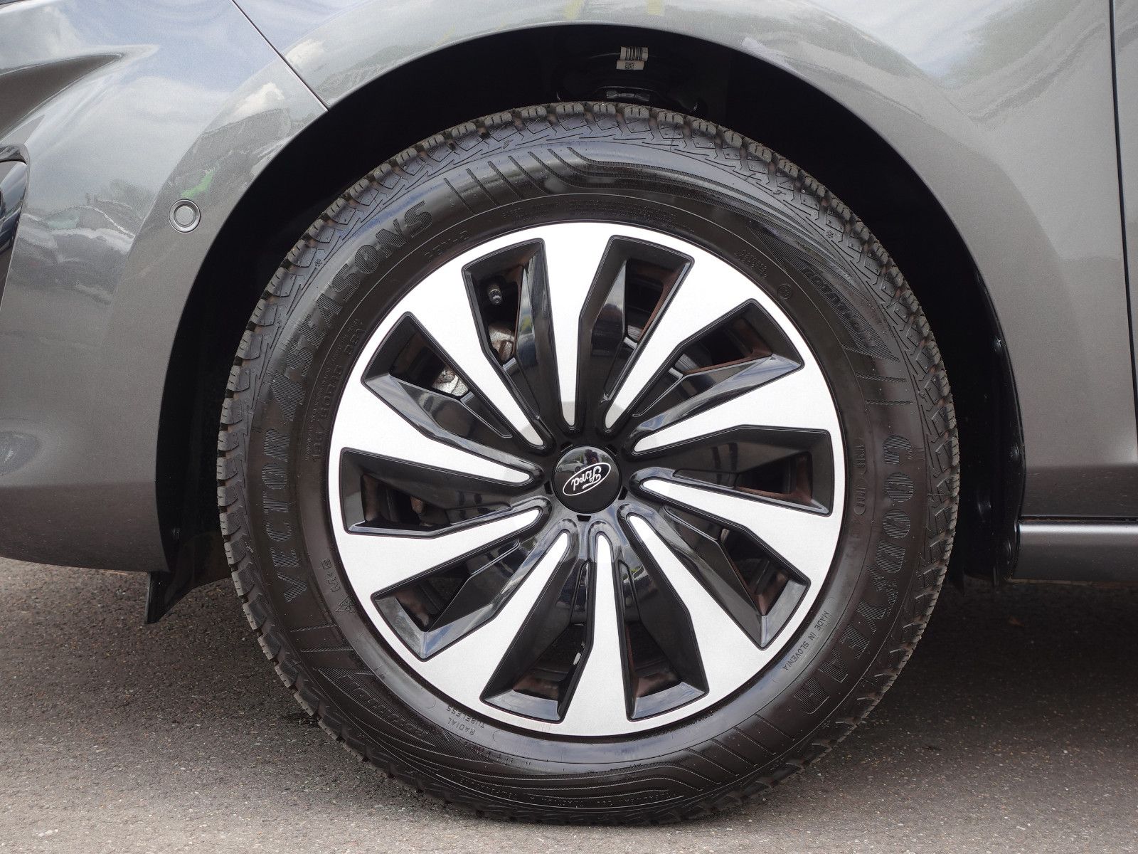 Fahrzeugabbildung Ford Fiesta 1,0 EcoBoost Titanium AHK,PDC,Kamera,LED