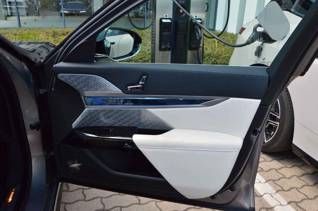 BMW M760 – 24 / 24