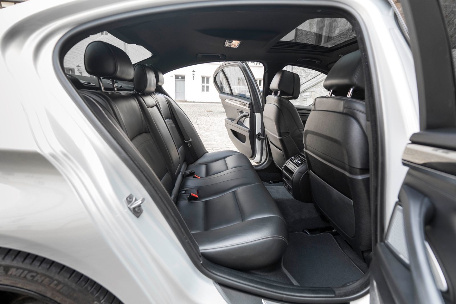 Fahrzeugabbildung BMW 550IX M-SPORTPAKET HUD B&O ACC HUD KAM TOTW