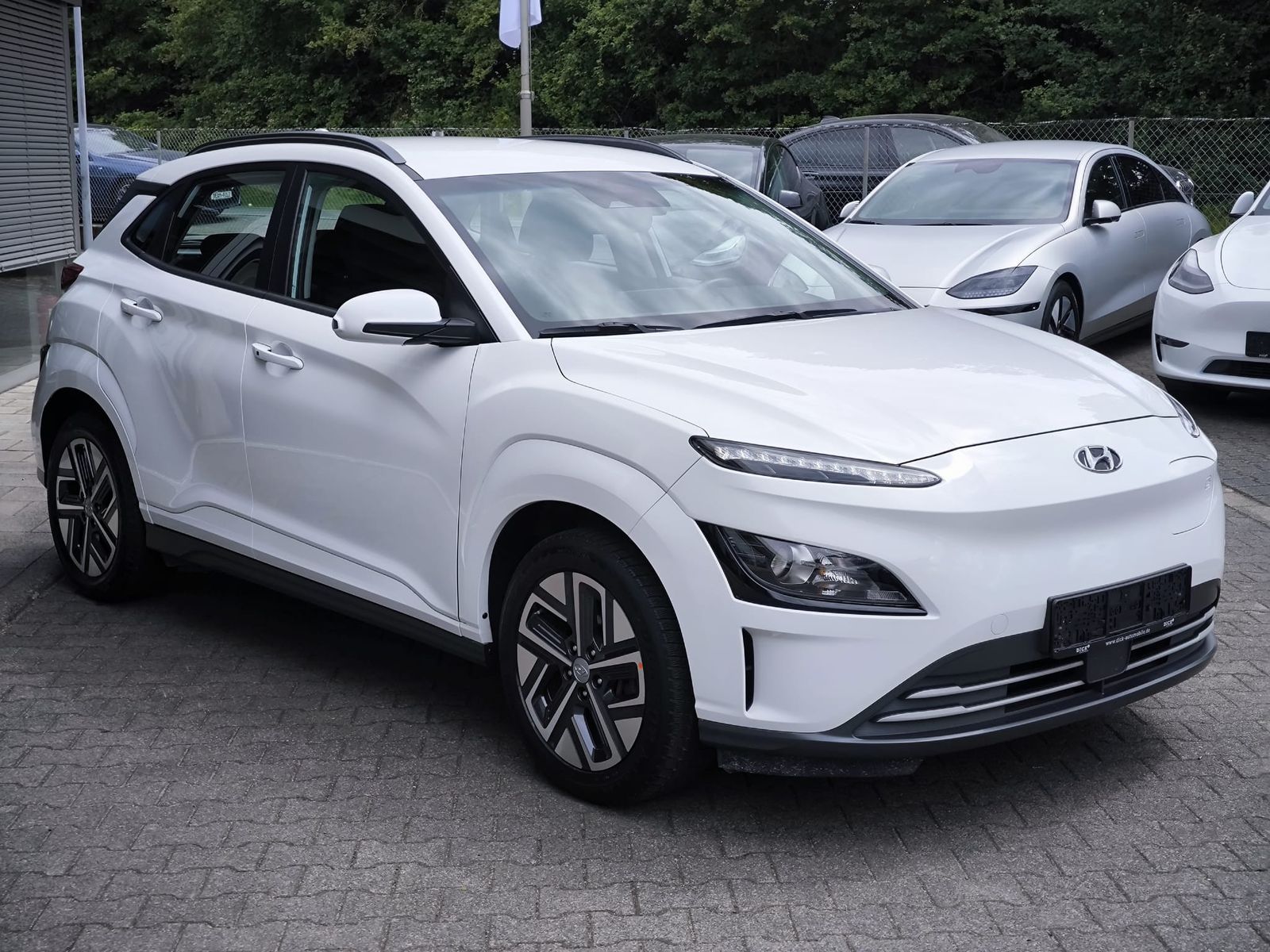 Fahrzeugabbildung Hyundai Kona Elektro Select SHZ+LHZ+KAMERA+ACC+DAB+