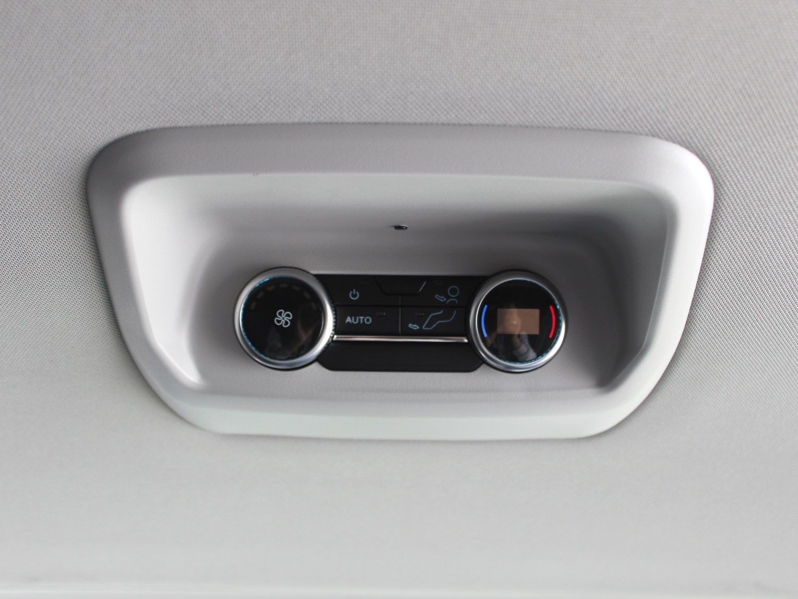 Fahrzeugabbildung Ford Tourneo Custom 320 L1 Tourneo Titanium X AWD