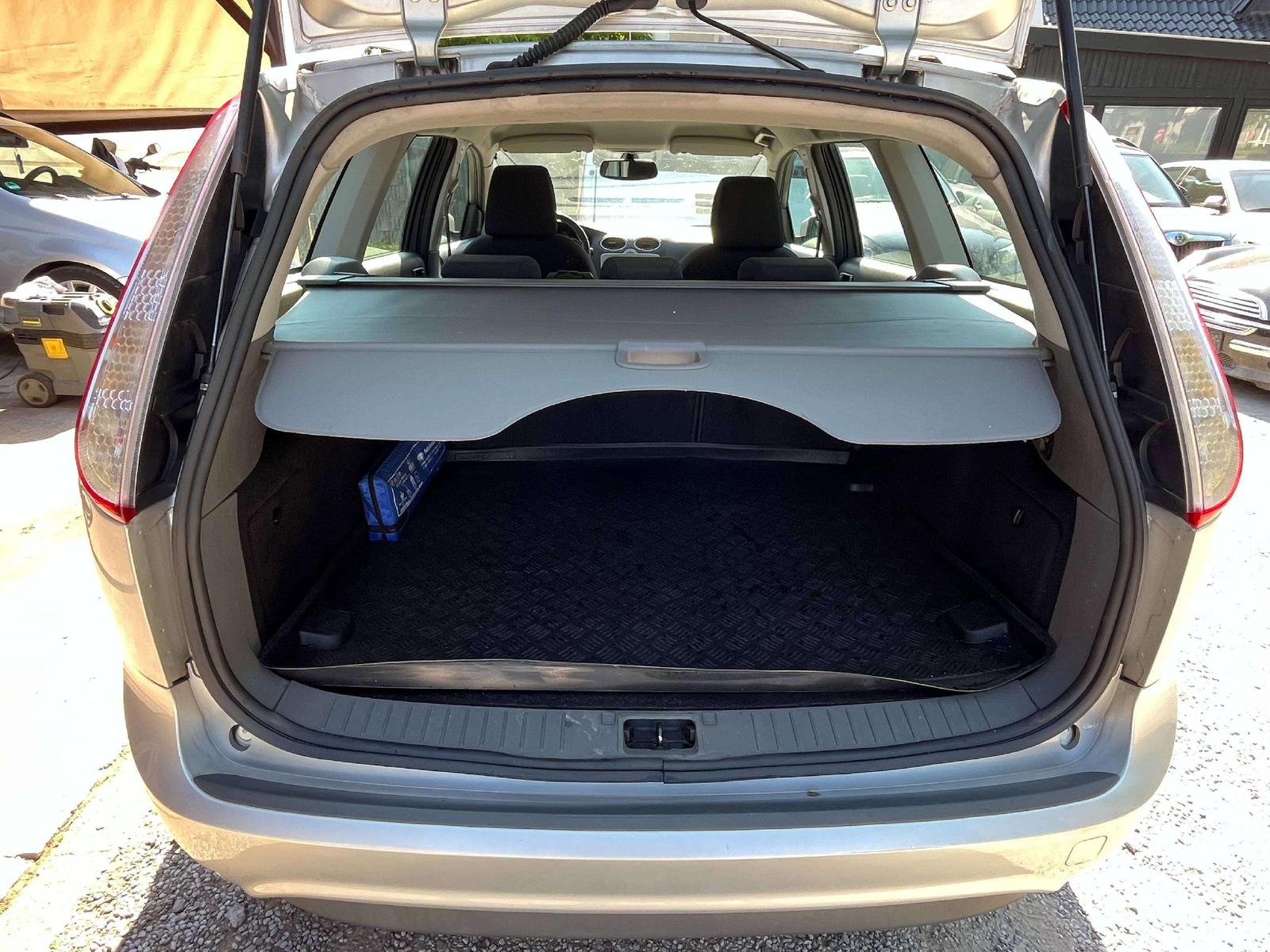 Ford Focus 2009 — photo 13