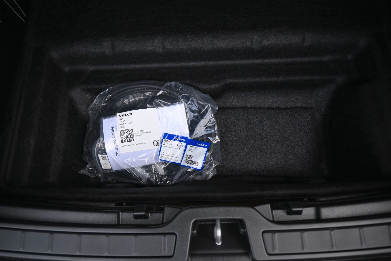 Fahrzeugabbildung Volvo EX40 Ultra Black Edt Single Motor Extended Range