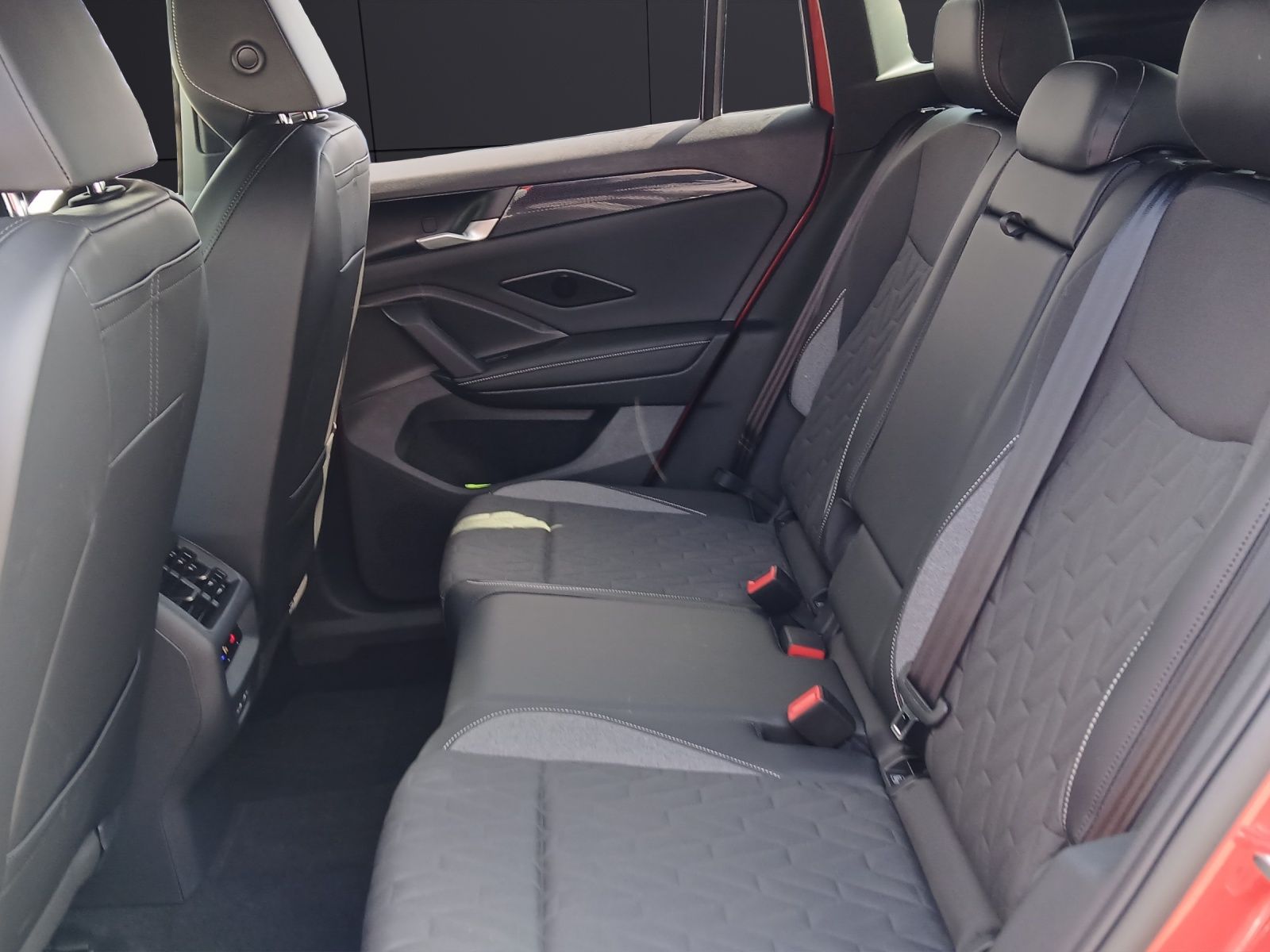 Fahrzeugabbildung Volkswagen Tiguan TDI Goal DSG Matrix AHK Navi AID ACC RFK