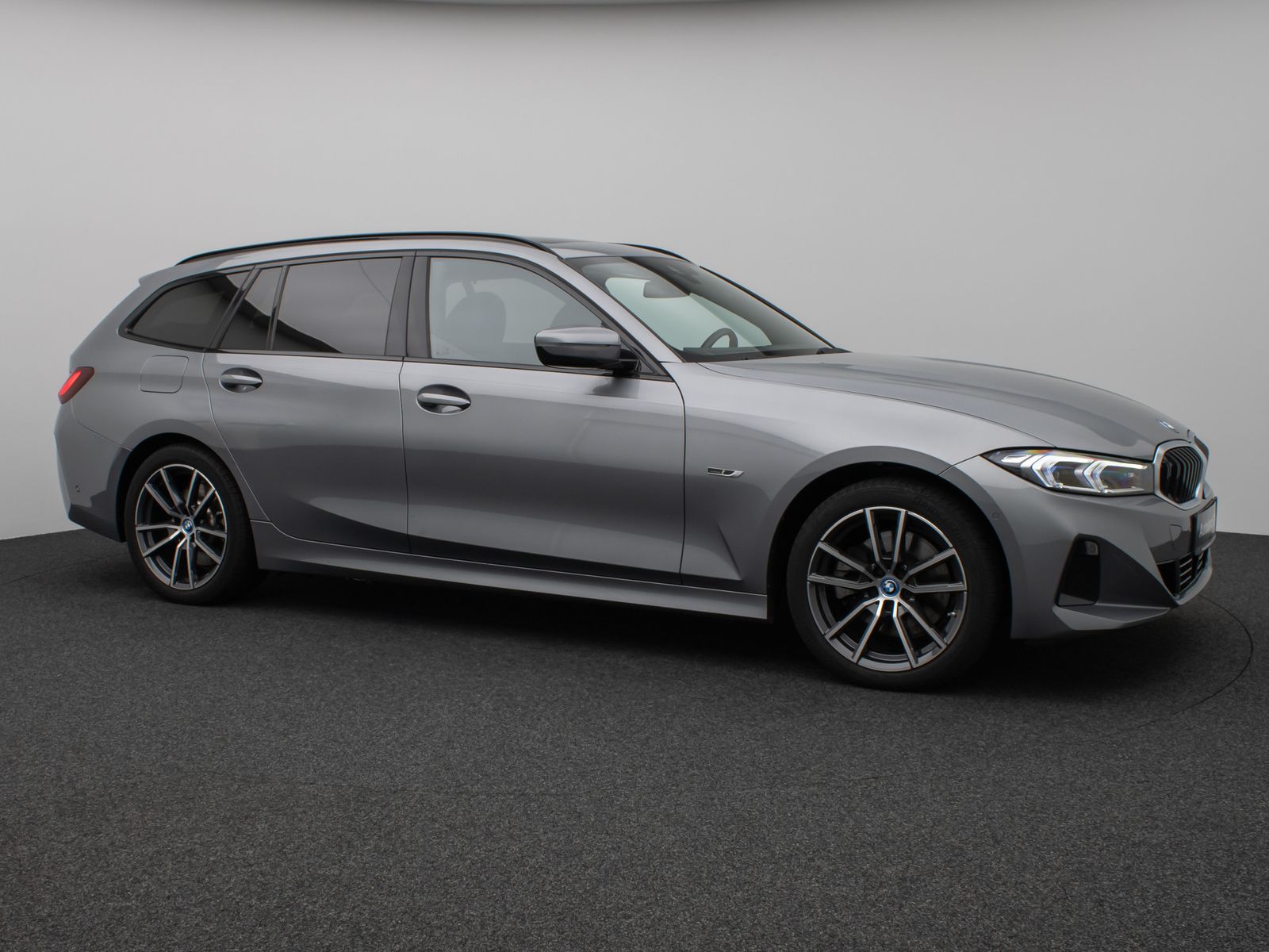 Fahrzeugabbildung BMW 330e Panorama Kamera HUD DAB HiFi AHK Sport Lede