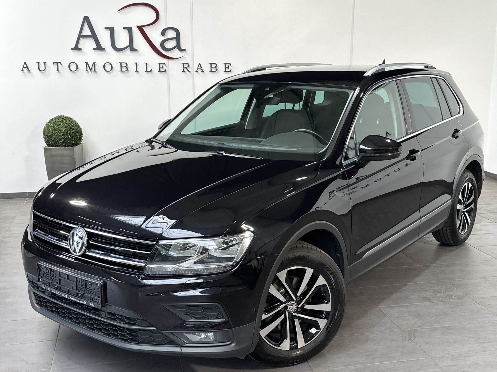 Fahrzeugabbildung Volkswagen Tiguan 1.5 TSI DSG IQ-DRIVE NAV+ACC+SHZ+17ZO+1HD