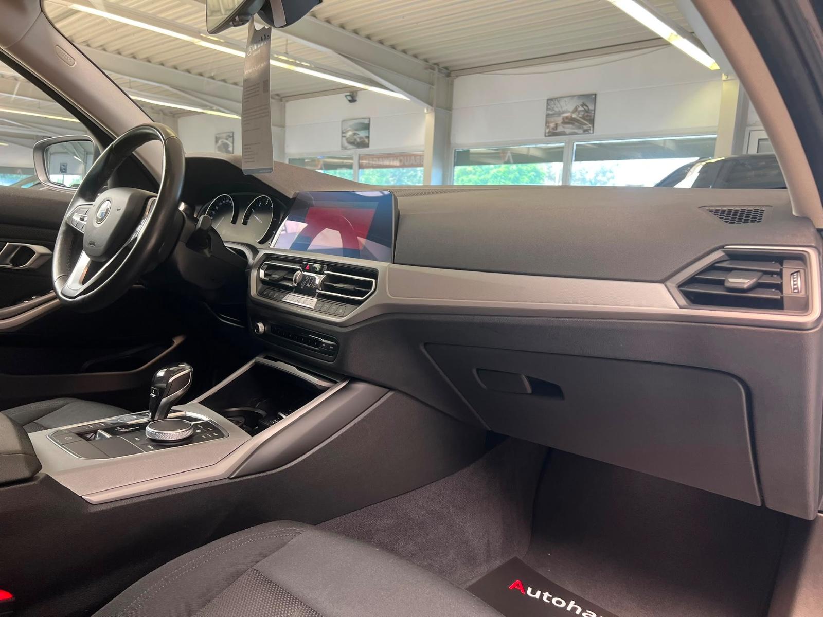 BMW 330 i Advantage Automatik /NAVI/SHZ/MULTI/TOP