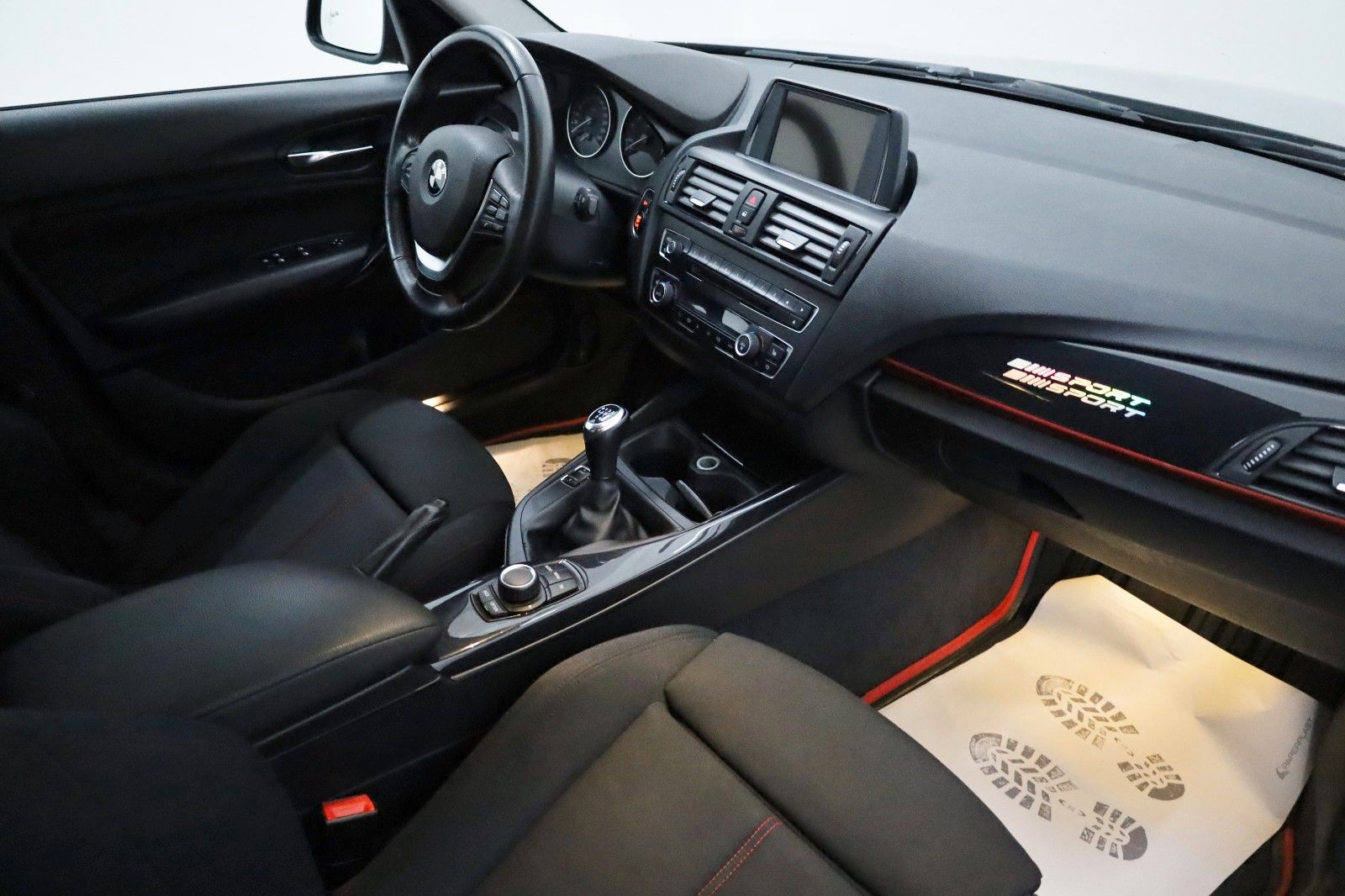 Fahrzeugabbildung BMW 118i Lim. 5-trg. Sport Line SH,PDC,SR+WR