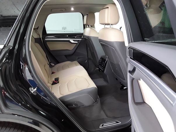 Touareg 3.0 TDI R-LINE +IQ.LIGHT+KAM+PANO+STHZG+