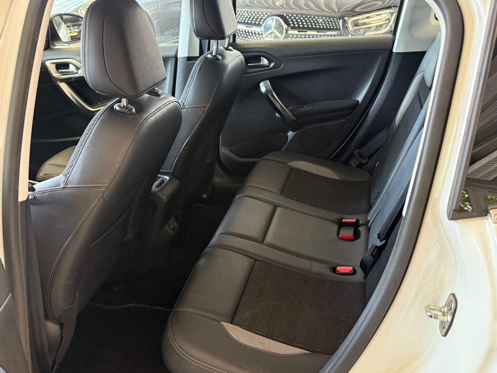 Fahrzeugabbildung Peugeot 2008 Allure