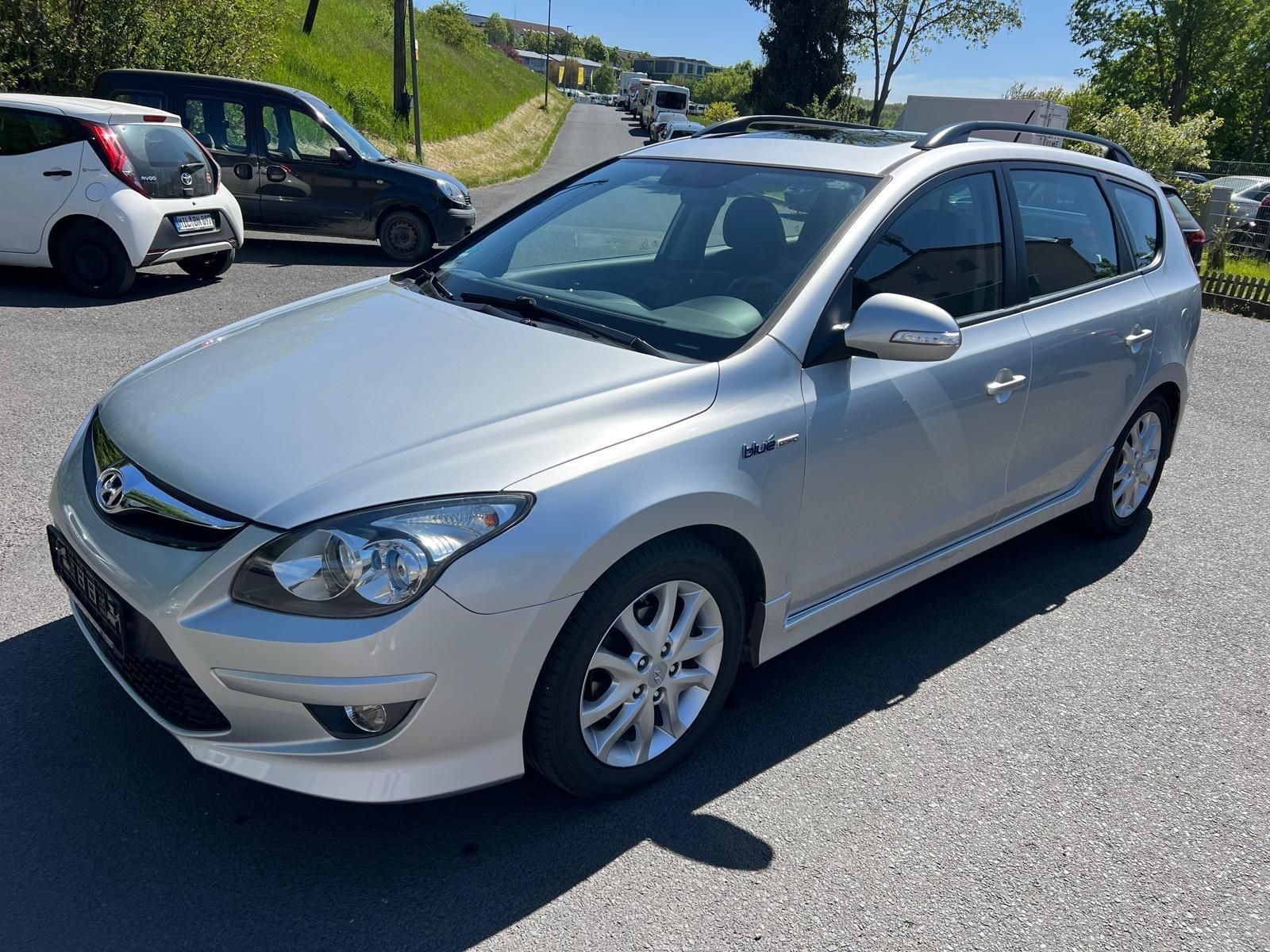 Hyundai i30 CW blue 1.6 CRDi Style Euro 5
