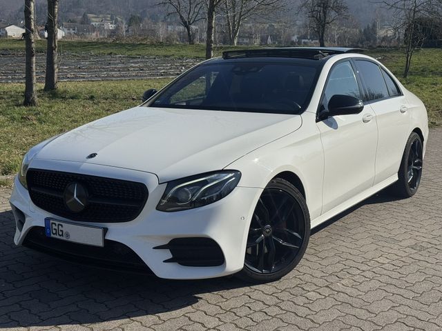 Mercedes-Benz E E 220 d 4Matic / Pano / AMG Line /