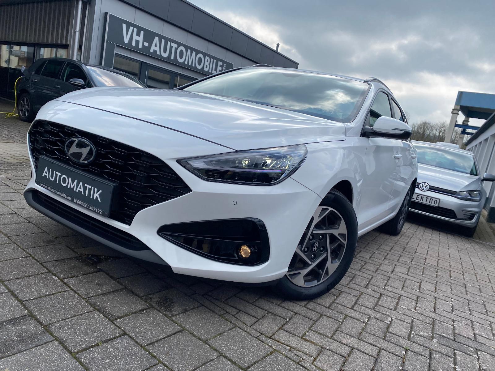 Hyundai i30cwDCT*ABSTANDSTEMPOMAT*NAVI*LED*PDC vo&hi&Shz