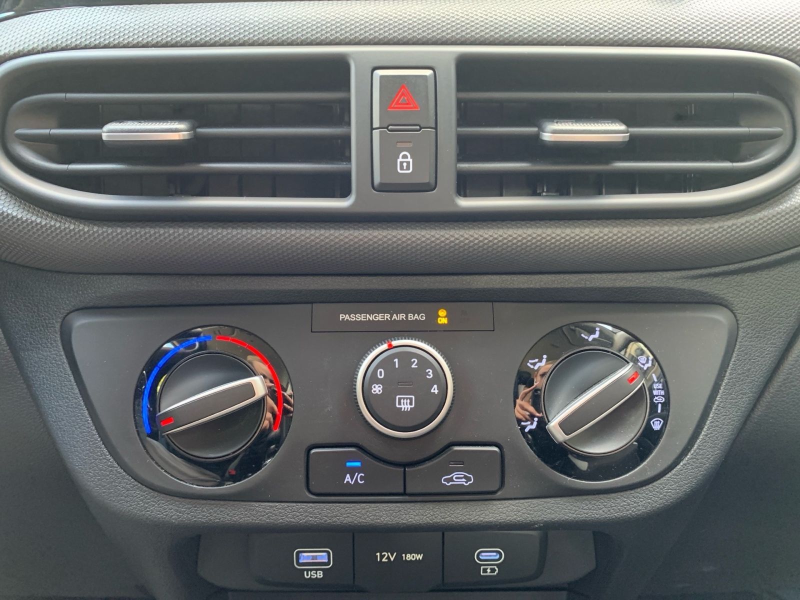 Fahrzeugabbildung Hyundai i10 1.2 Trend Navi