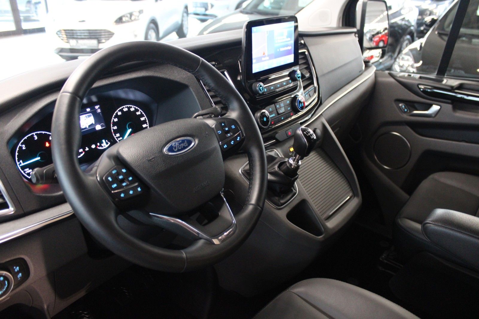 Fahrzeugabbildung Ford Tourneo Custom L2 Titanium X 8Si AHK STDHZ Leder