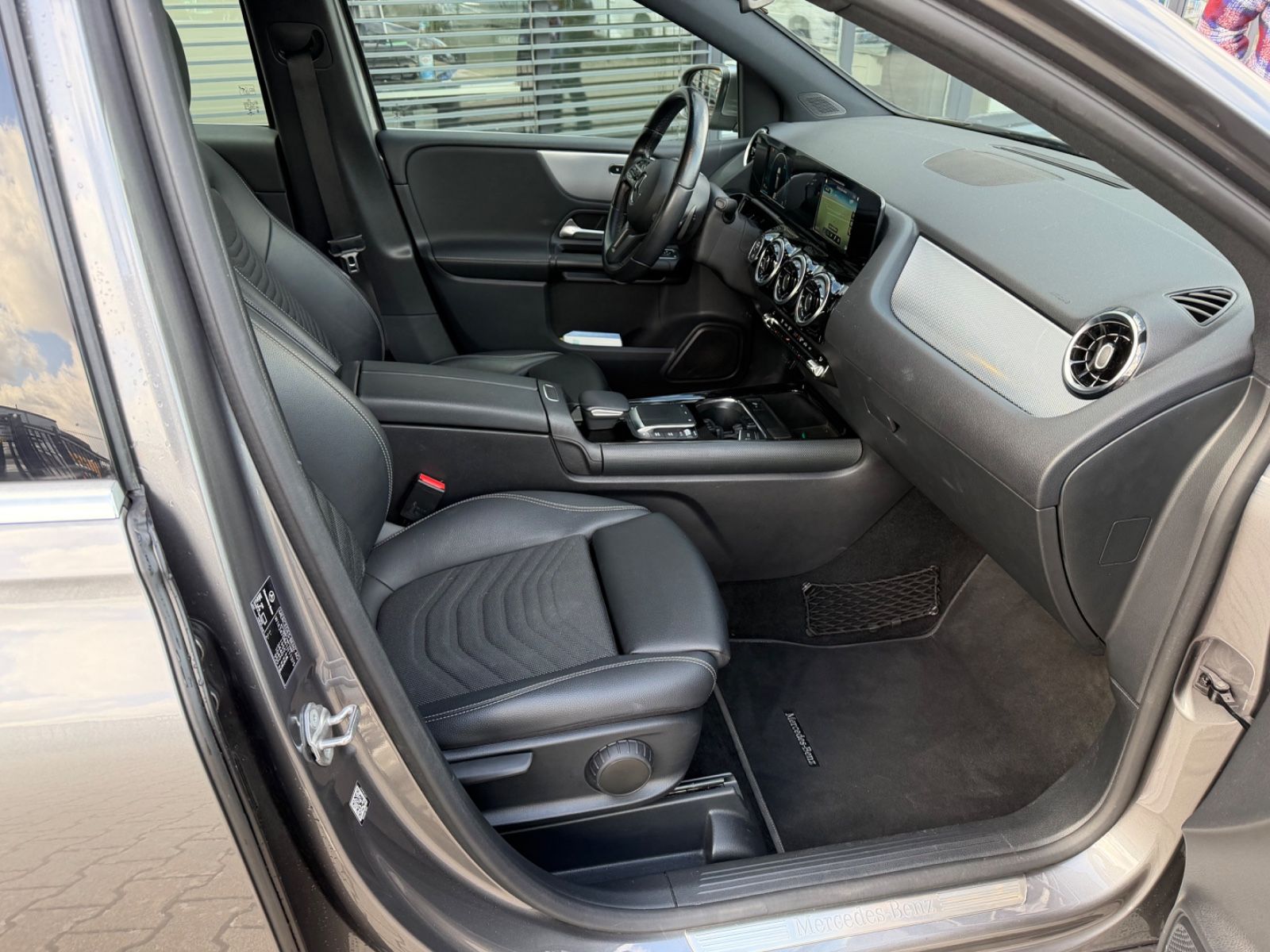 Fahrzeugabbildung Mercedes-Benz B 180 Business Paket