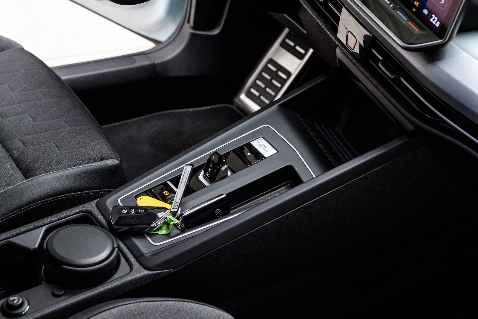 Fahrzeugabbildung Volkswagen Golf VIII Variant Goal 1.5 eTSI DSG LED+KAM+APP