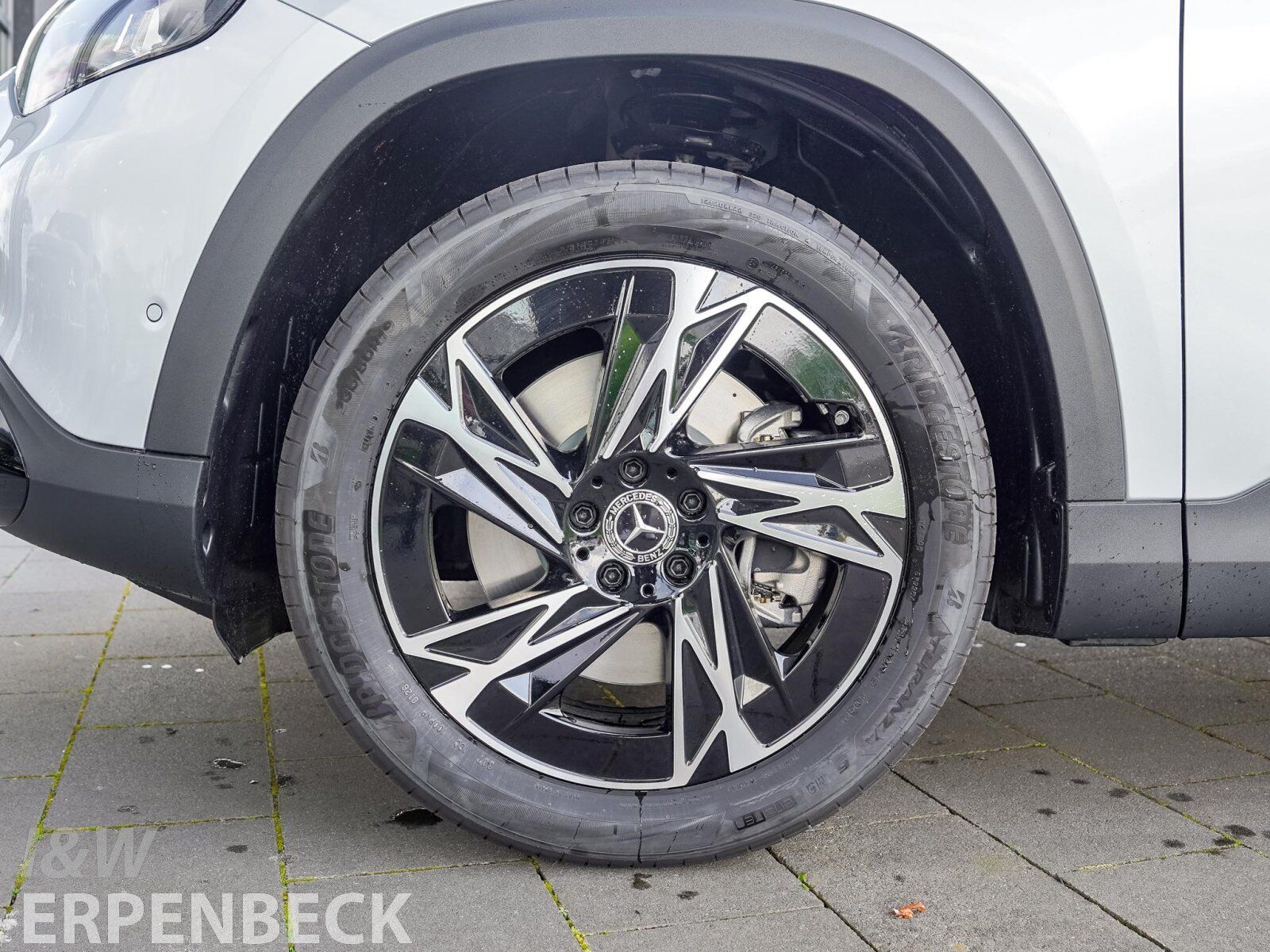 Fahrzeugabbildung Mercedes-Benz GLB 250+ *Night Paket*AHK*Winter Paket*THERMATIC