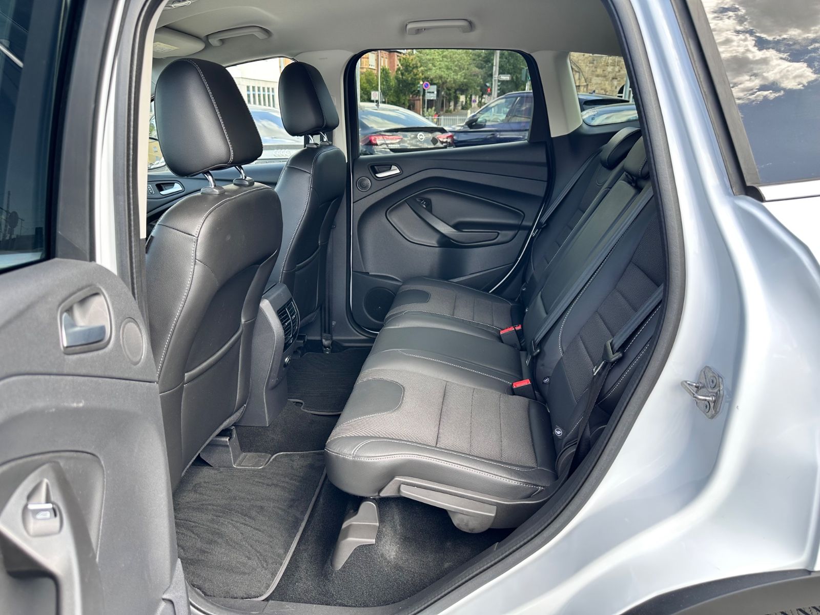 Fahrzeugabbildung Ford Kuga 2.0TDCI Titanium 4x4 *Autom.+Navi+Kamera*