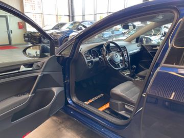 Volkswagen Golf VII Lim. Highline BMTStart-Stopp *AHK*LED*