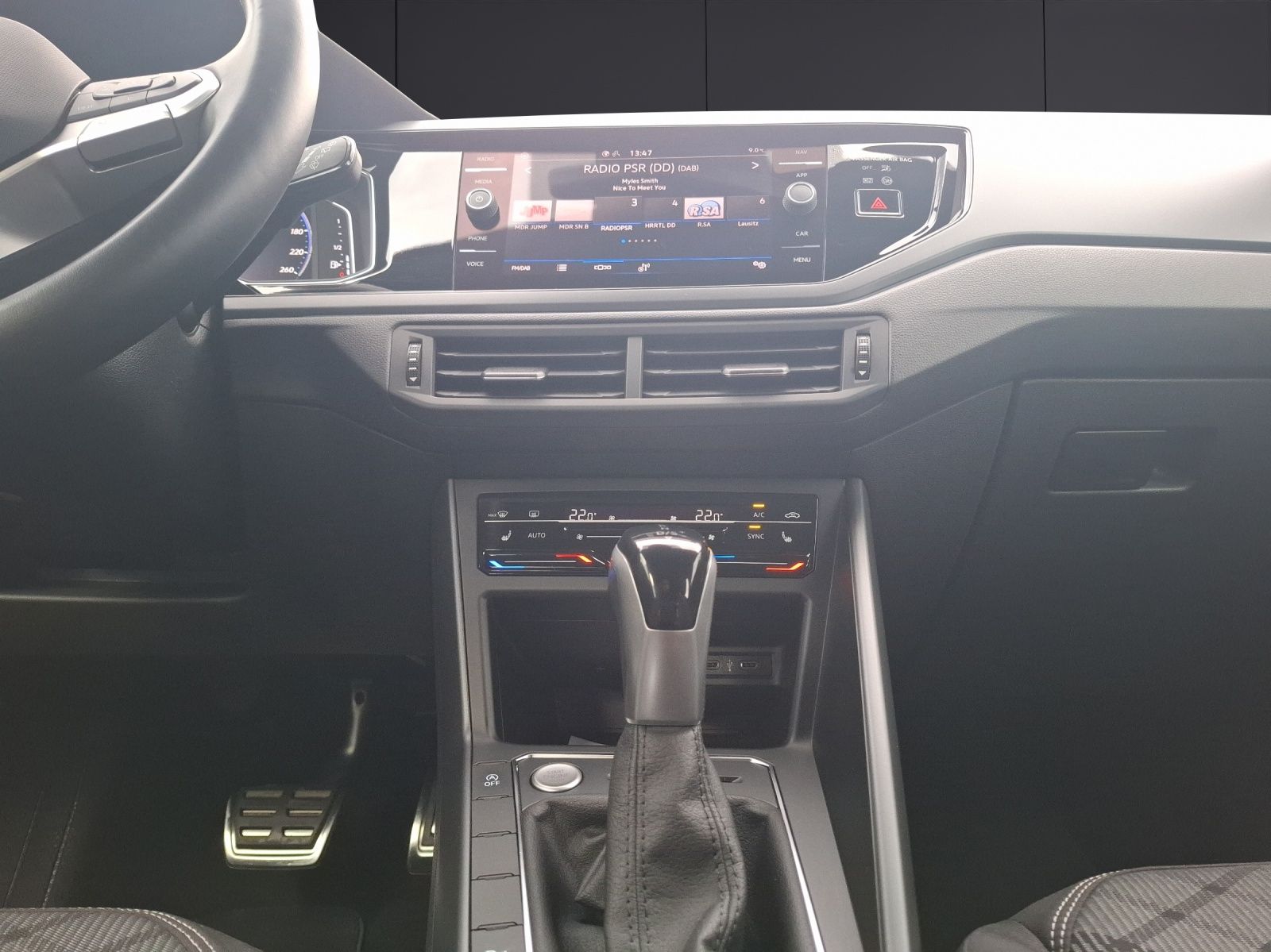 Fahrzeugabbildung Volkswagen Taigo R-Line DSG MatrixLED AHK Navi AID ACC RFK