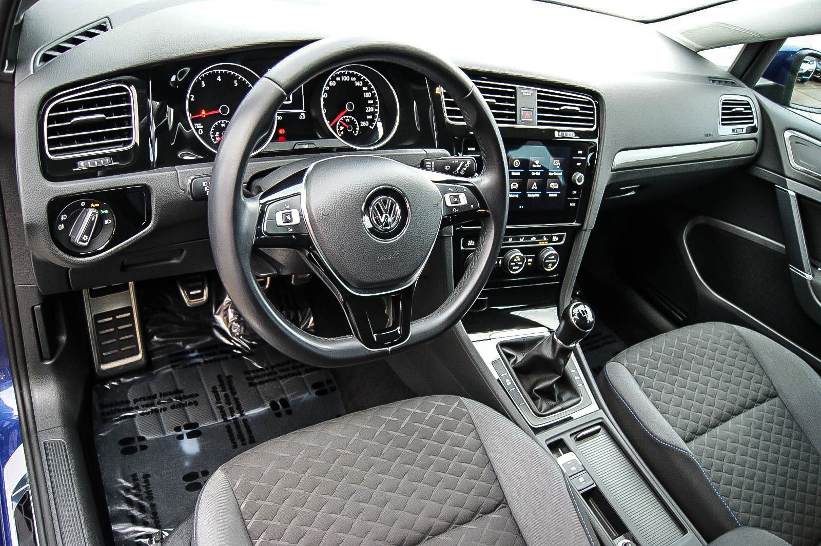 Fahrzeugabbildung Volkswagen Golf VII Variant 1.0 TSI Join NAVI PDC SZHG AHK