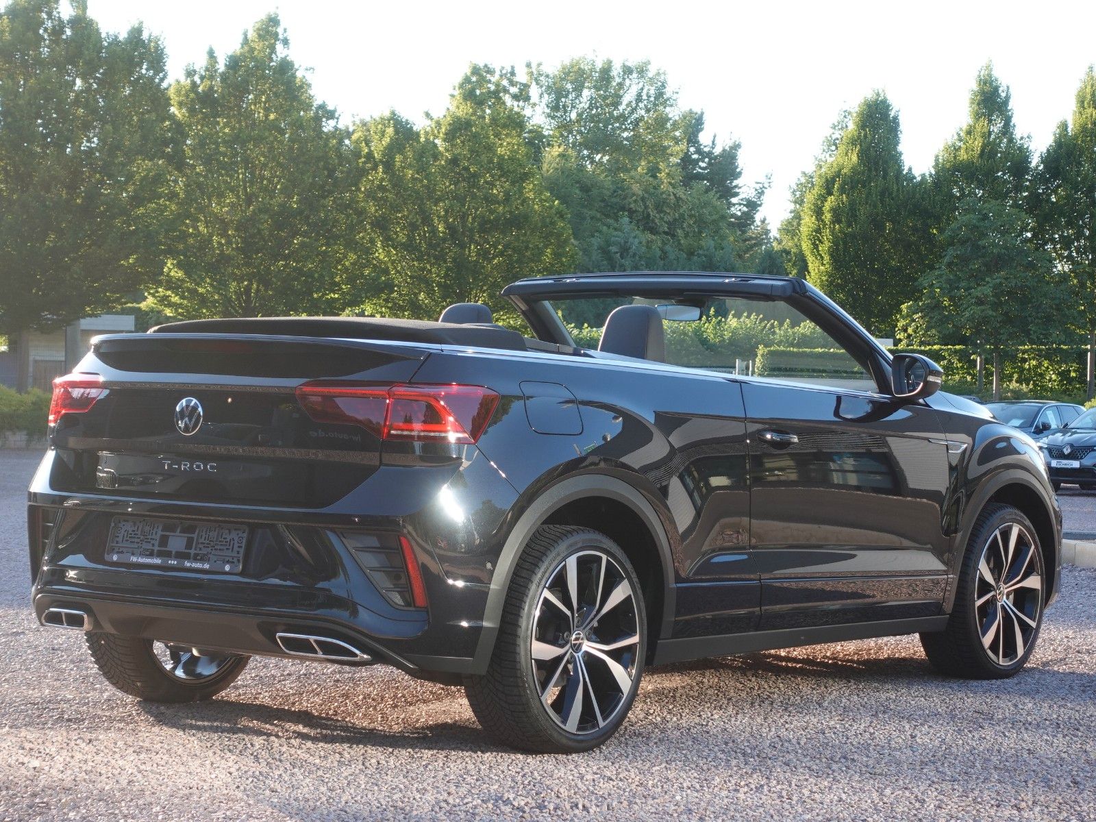 Fahrzeugabbildung Volkswagen T-Roc Cabriolet 1.5 TSI DSG R-Line AHK/Matrix/