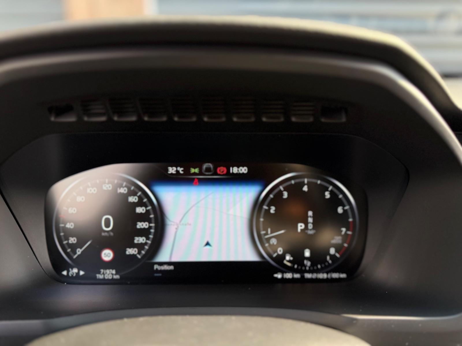 Volvo XC 90 Momentum Pro AWD/360K/LED/VirtC/AHK/H&K/
