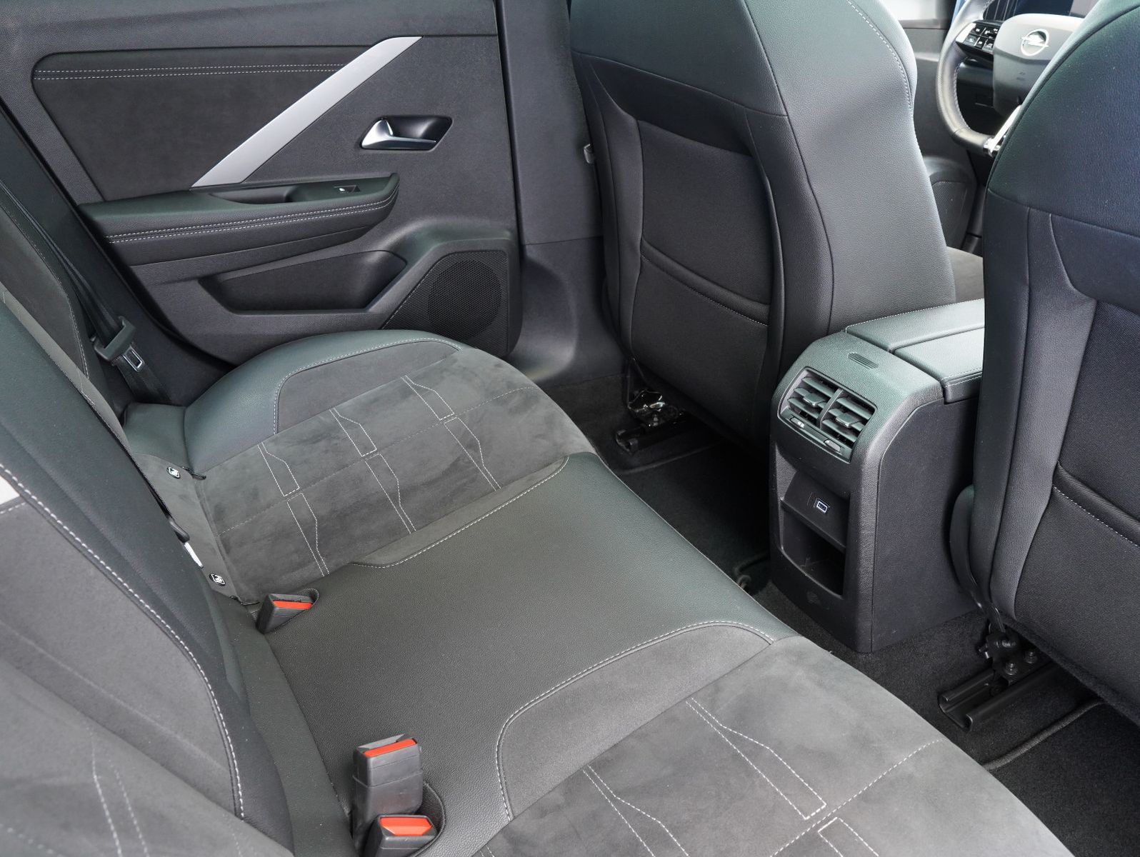 Fahrzeugabbildung Opel Astra L 1.5 D Sports Tourer GS Line PANO