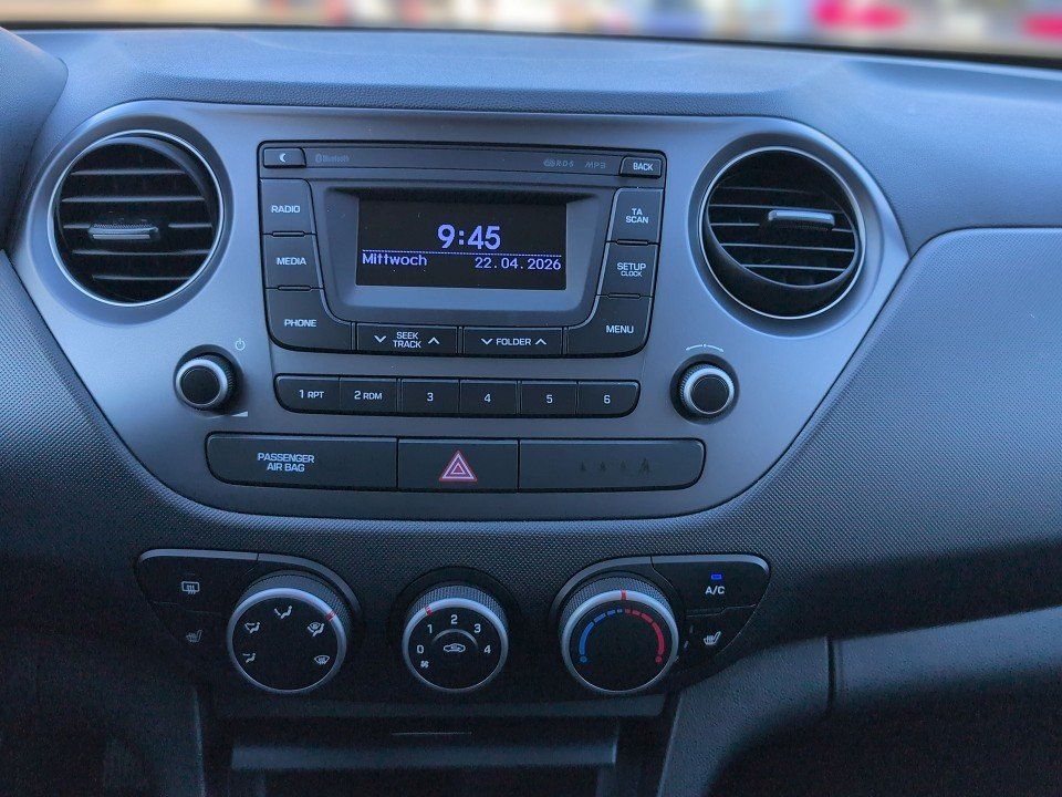 Fahrzeugabbildung Hyundai i10 1.2 PASSION GARANTIE LKHZ+SHZ+KLIMA+TEMPOMAT