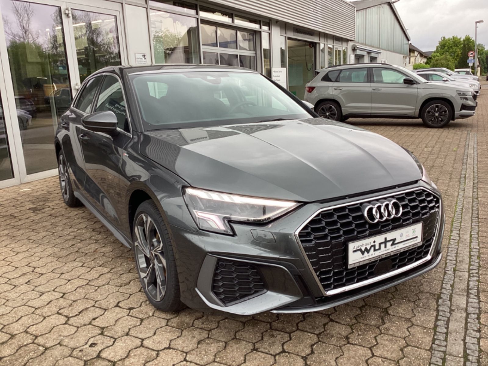 Fahrzeugabbildung Audi A3 Sportback 35 TFSI S line Navi LED Tempomat