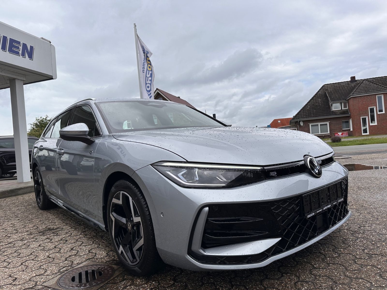 Fahrzeugabbildung Volkswagen Passat Variant 2.0 TDI 4M R-Line Matrix/AHK/Navi