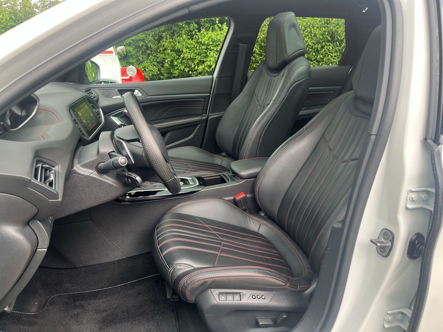 Fahrzeugabbildung Peugeot 308 SW GT BlueHdi 180 EAT6 Sportpaket Panorama