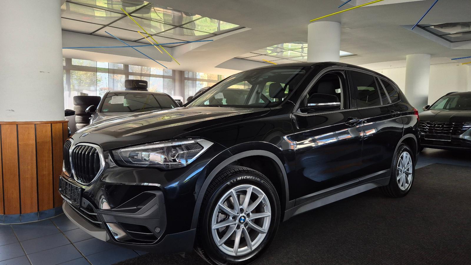 BMW X1 18 i/8xAlu/LED/Navi/Parkass/Pano/RFK/SHZ/Temp