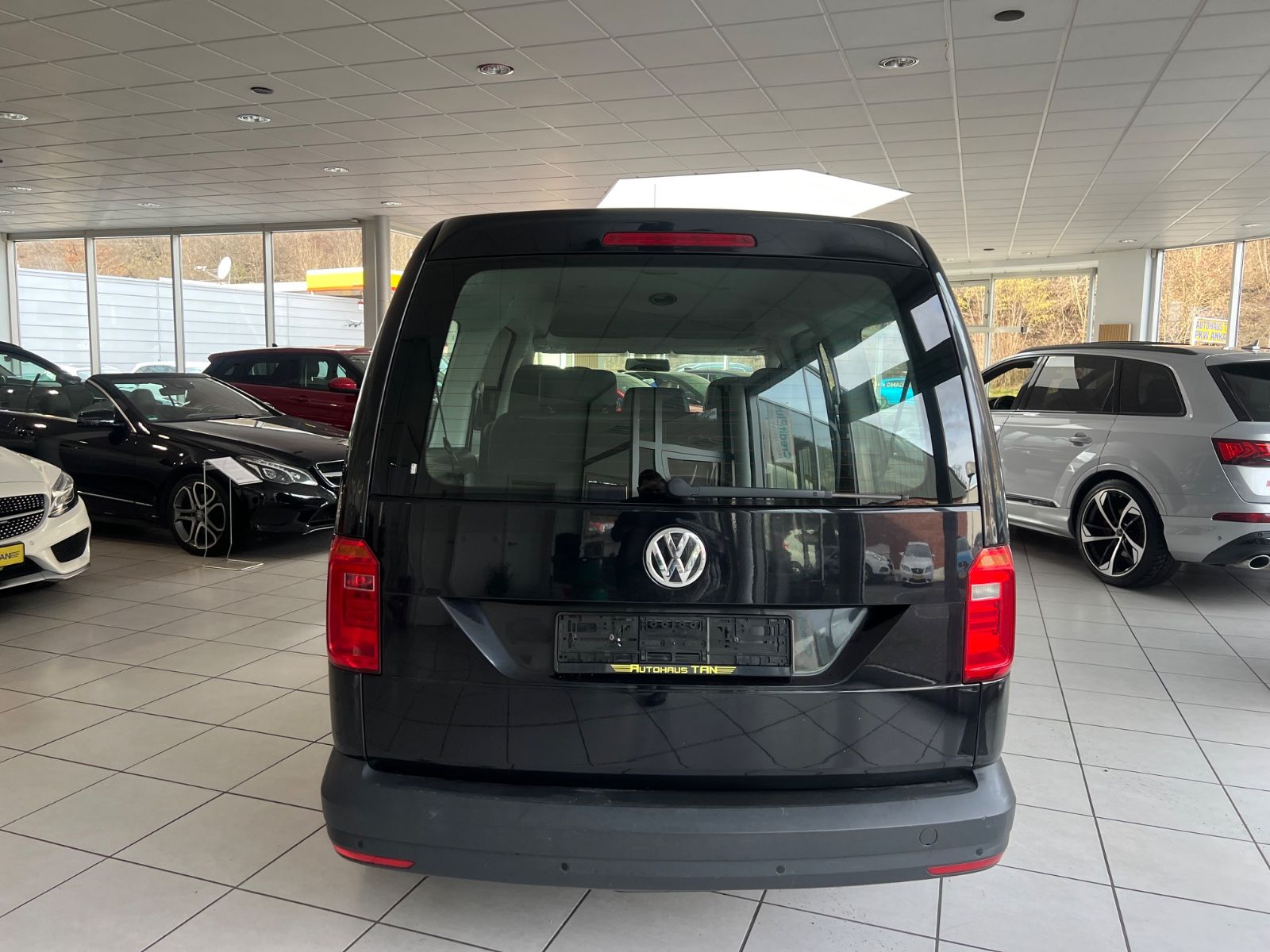 Fahrzeugabbildung Volkswagen Caddy PKW Maxi *MOTOR BEI VW NEU 100.000KM*