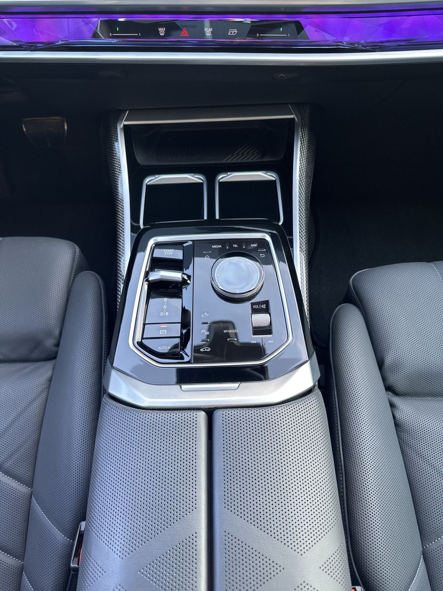 Fahrzeugabbildung BMW i7 xDrive60 M-Sport Pro NAV+LASER+PANO+HUD+360°