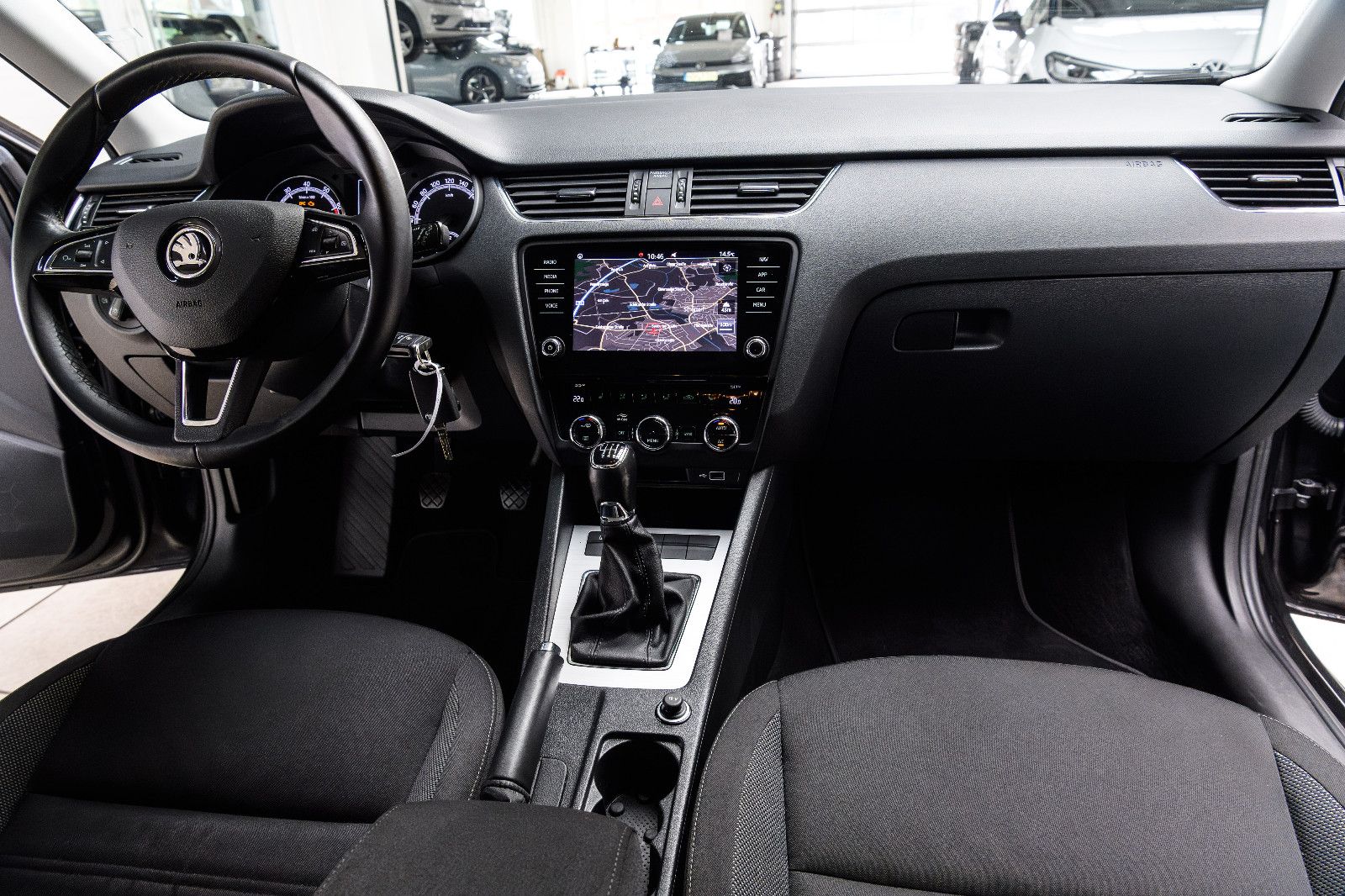 Fahrzeugabbildung SKODA Octavia Combi Tour 1.0 +NAVI+LED+el.Heckkl.+MFL