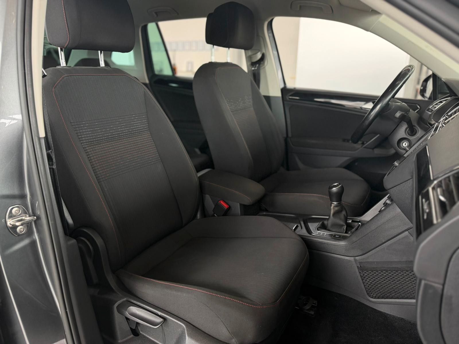 Fahrzeugabbildung Volkswagen Tiguan 2.0TDI Sound SITZHZG ACC NAVI AHK 8xALU