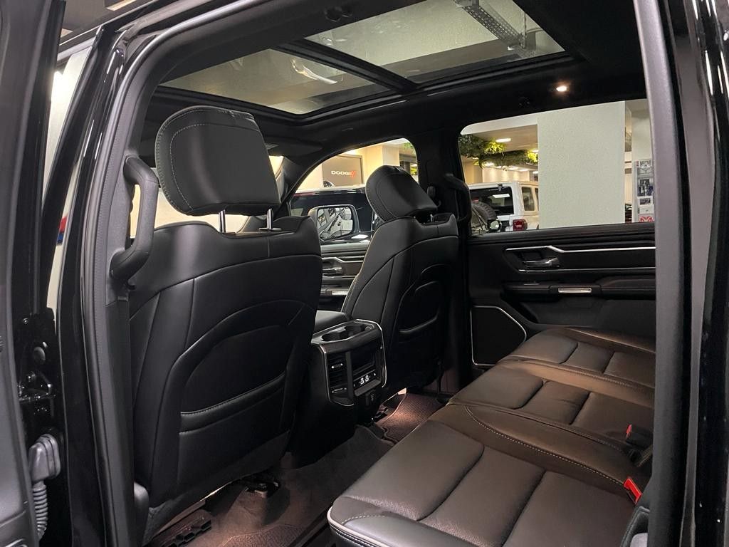 Fahrzeugabbildung Dodge LARAMIE NIGHT EDITION-RAMBOX-TAILGAT-12"-LUFTF.