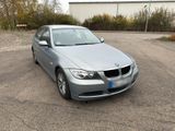 BMW E90 320i - BMW 320 mit Benzin-Antrieb: Limousine, 320i E90
