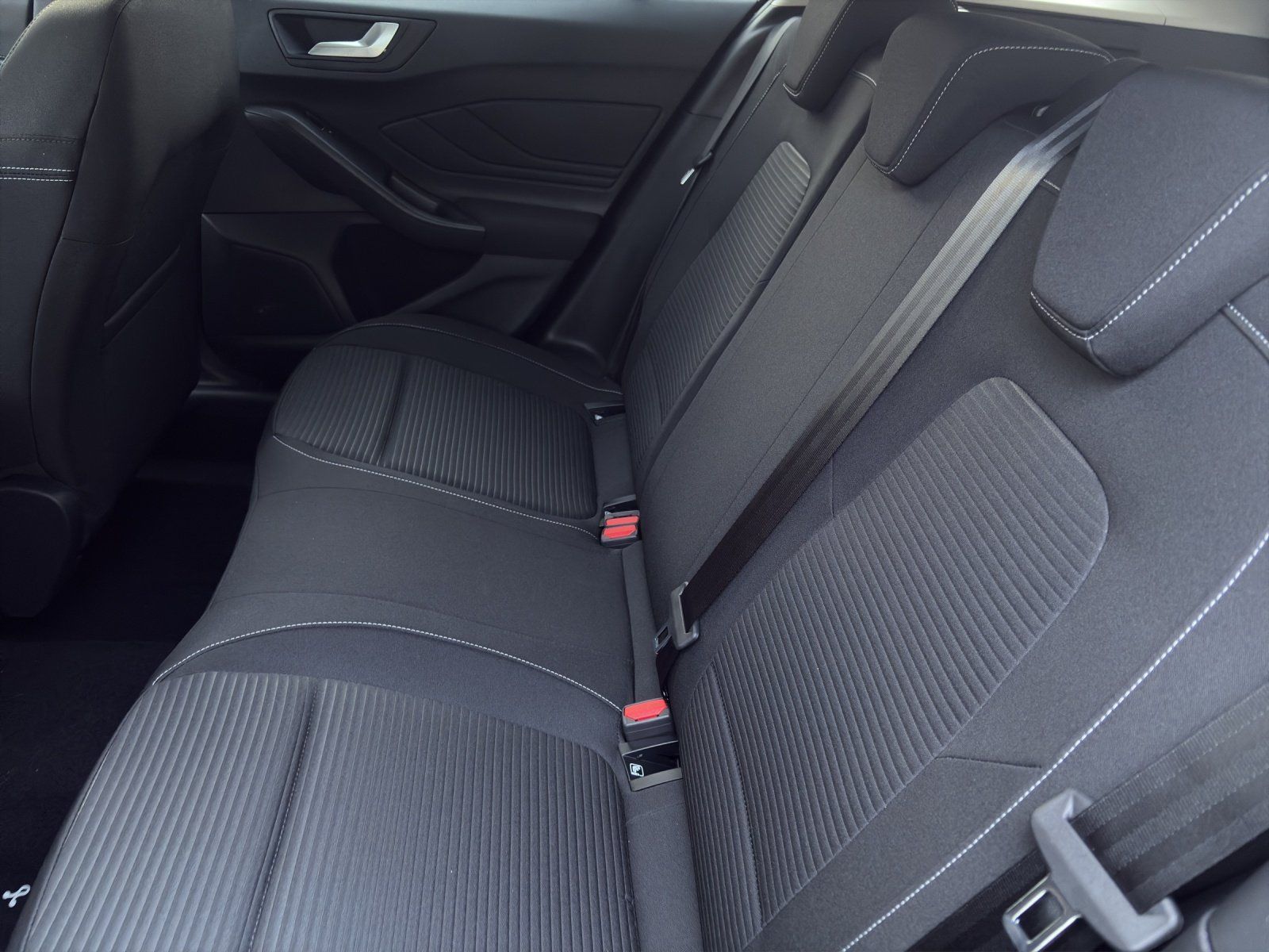 Fahrzeugabbildung Ford Focus Turnier Active Winter Pa. eCall Fahrer Pa.