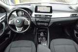 BMW X2 sDrive 18 i Advantage Plus - silberne BMW X2