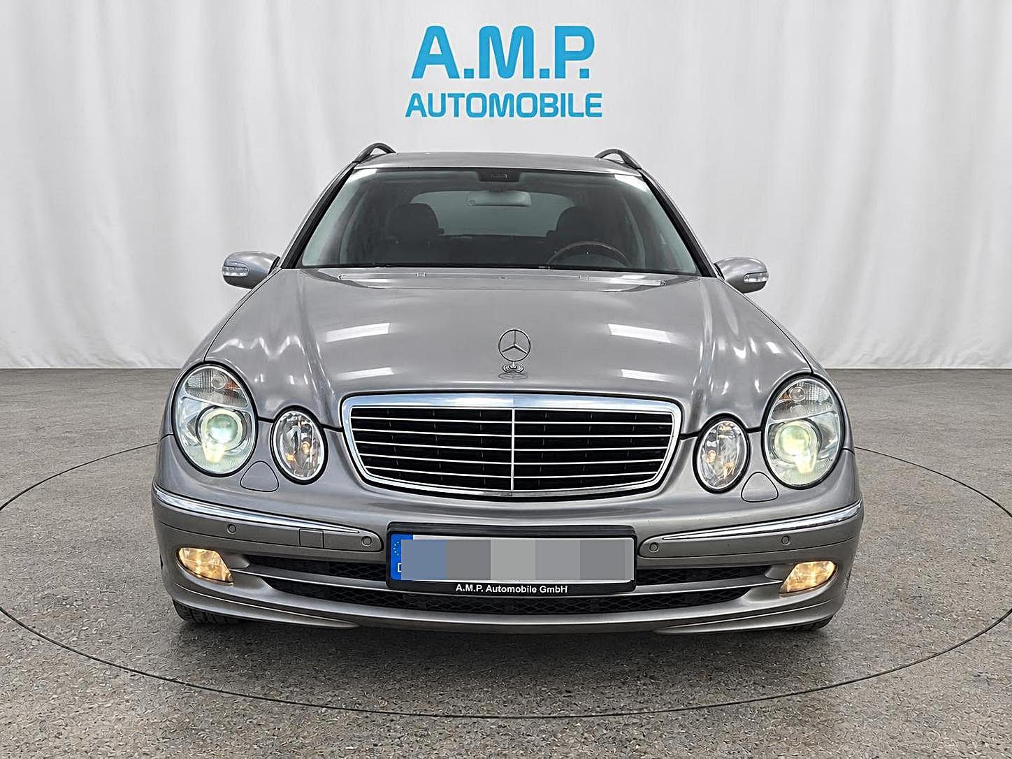 Mercedes-Benz E350 2005 — rear view