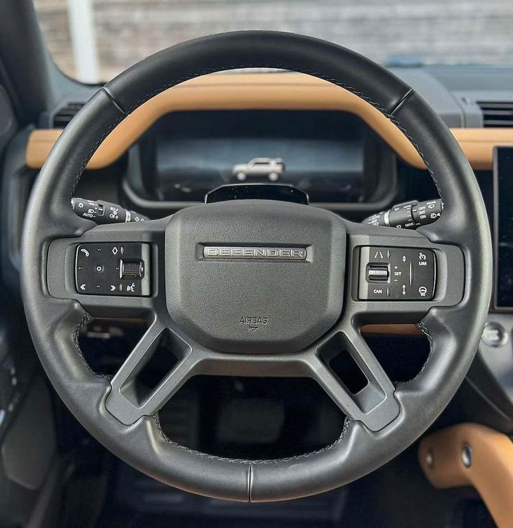 LAND-ROVER Defender 2026