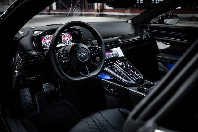 Fahrzeugabbildung Aston Martin V8 Vantage MY25 BOWERS&WILKINS|SAMMLERFAHRZEUG
