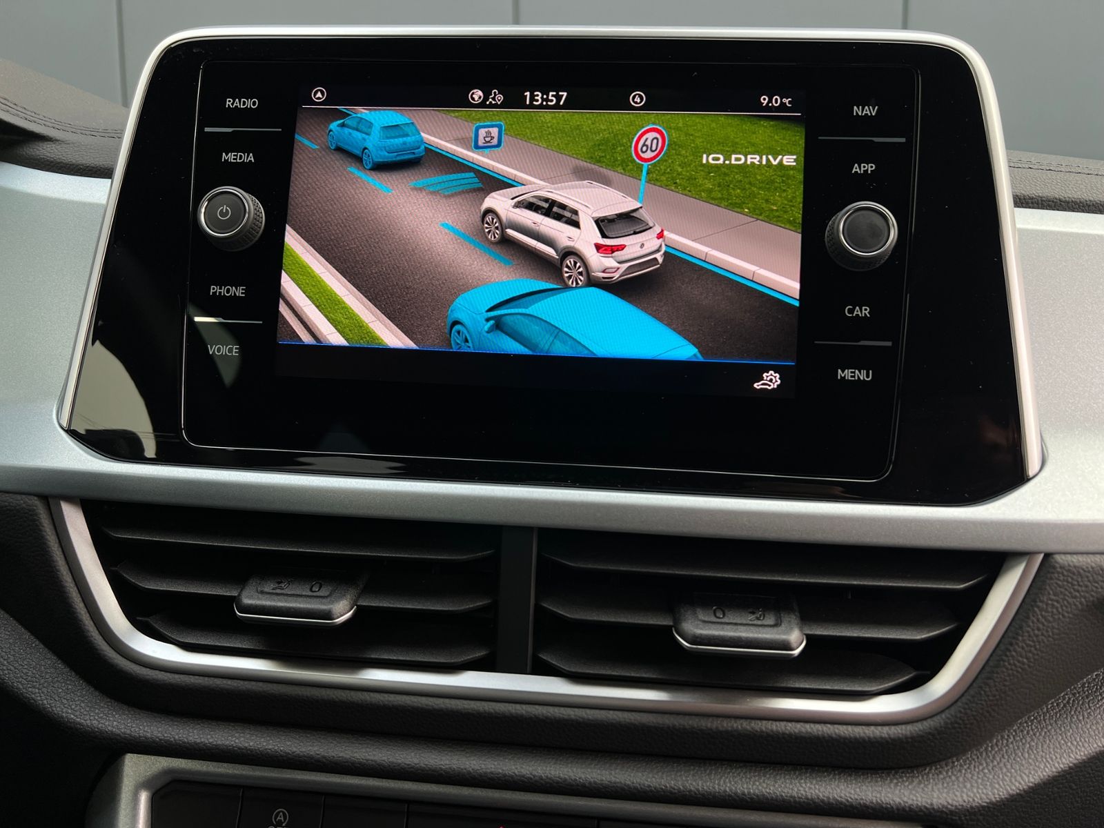 Fahrzeugabbildung Volkswagen T-Roc GOAL 1.0 TSI *Plus-Paket, LED, ACC, Navi,