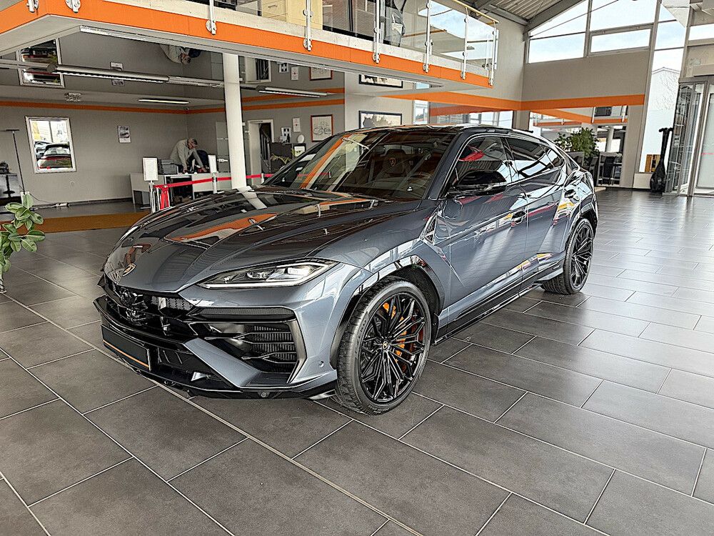 Lamborghini Urus — hlavná fotografia