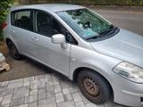 Nissan Tiida 1.6 - silberne Nissan Tiida